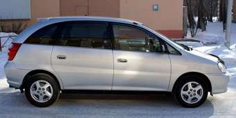 2000 Toyota Nadia