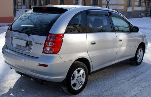 2000 Toyota Nadia