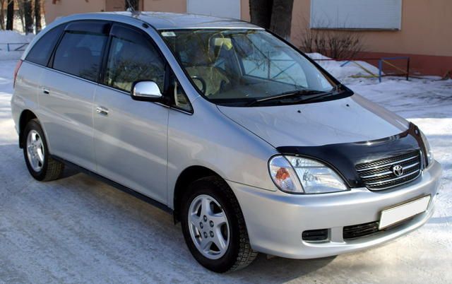 2000 Toyota Nadia