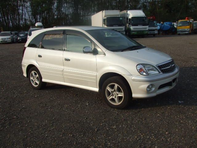 2000 Toyota Nadia