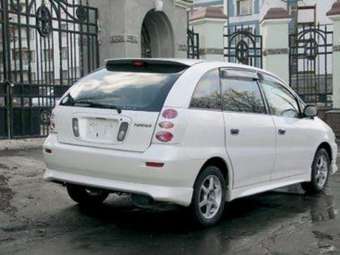 2000 Toyota Nadia