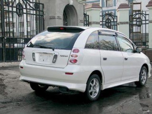 2000 Toyota Nadia
