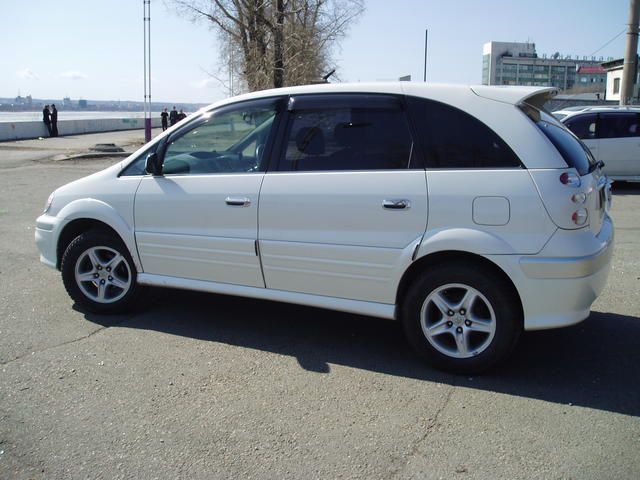 2000 Toyota Nadia