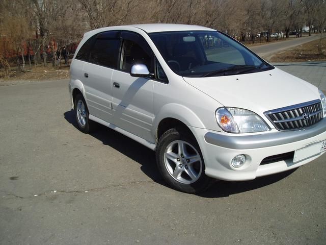 2000 Toyota Nadia