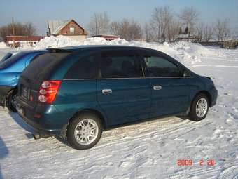 2000 Toyota Nadia