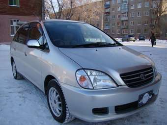 2000 Toyota Nadia