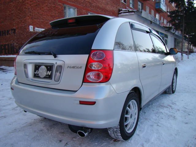 2000 Toyota Nadia