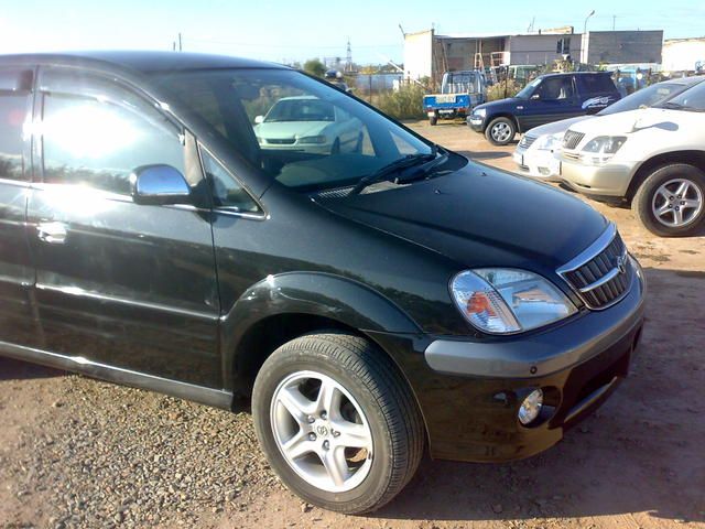 2000 Toyota Nadia