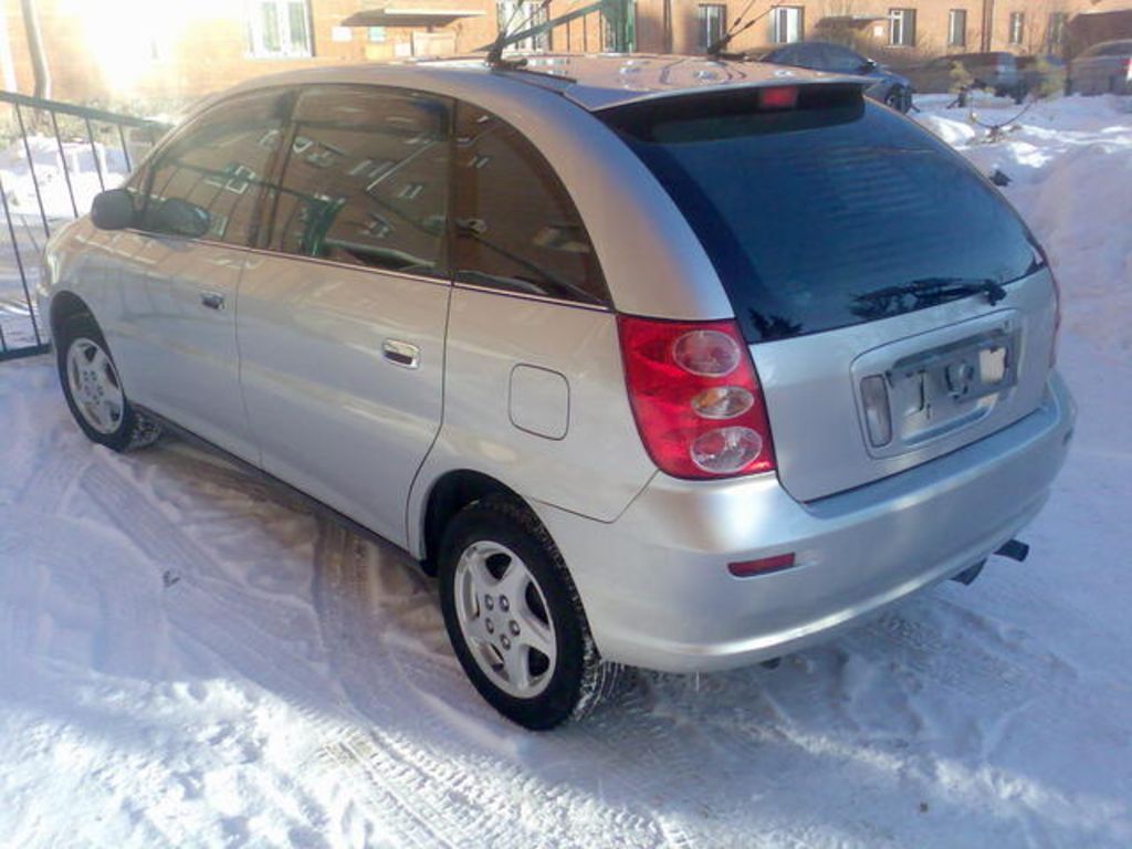 2000 Toyota Nadia