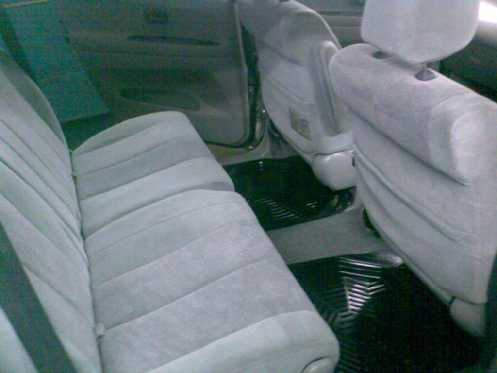2000 Toyota Nadia