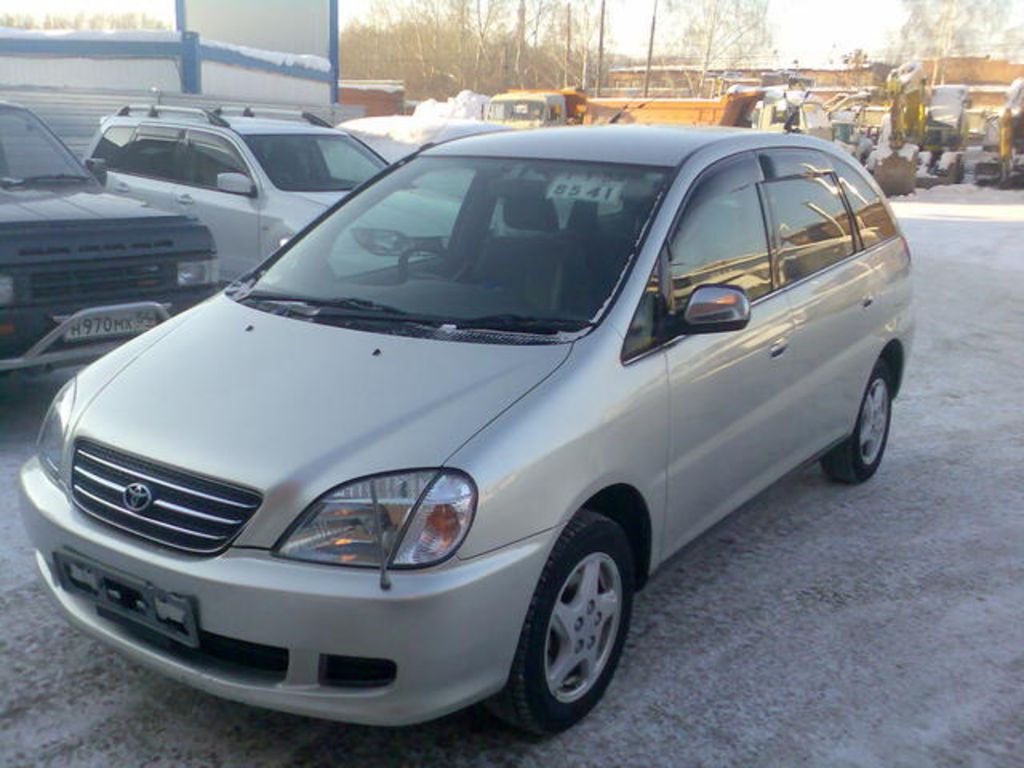 2000 Toyota Nadia