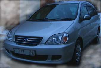 2000 Toyota Nadia