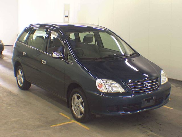 2000 Toyota Nadia