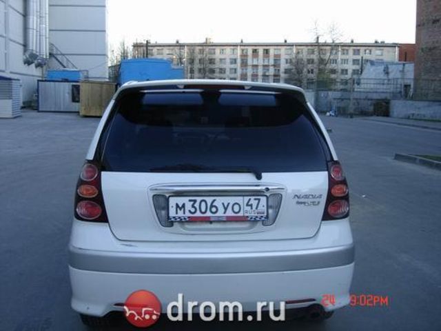 2000 Toyota Nadia