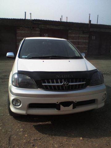 2000 Toyota Nadia