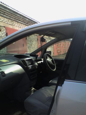 2000 Toyota Nadia