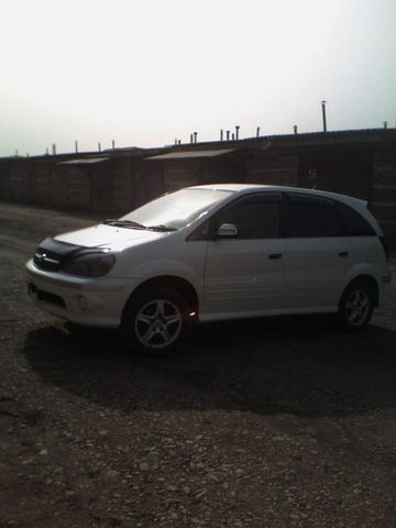 2000 Toyota Nadia