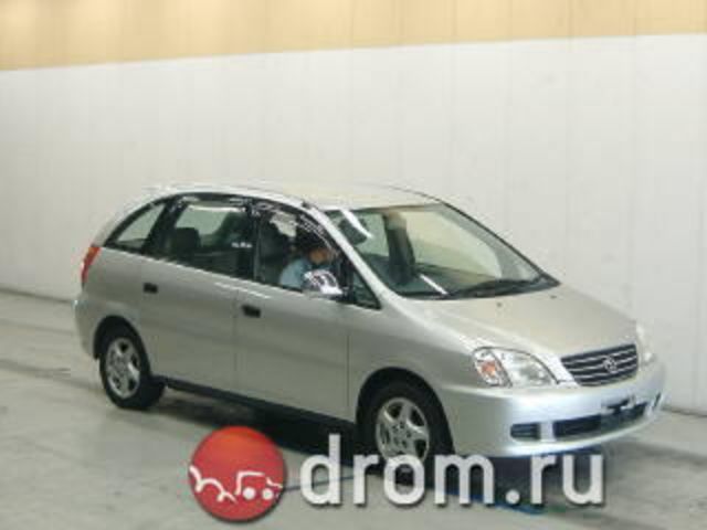 2000 Toyota Nadia