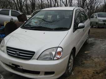 2000 Toyota Nadia