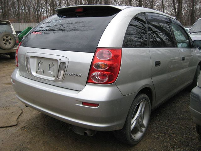 2000 Toyota Nadia