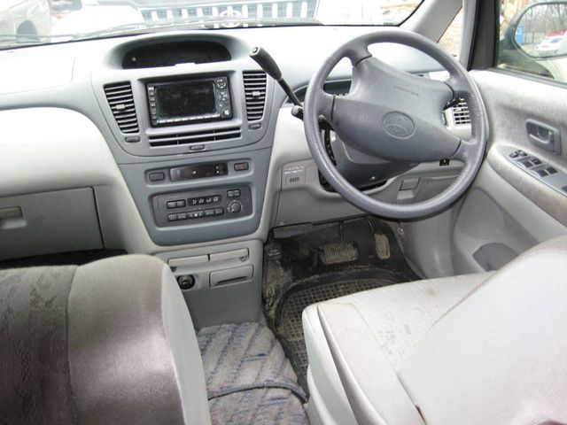 2000 Toyota Nadia
