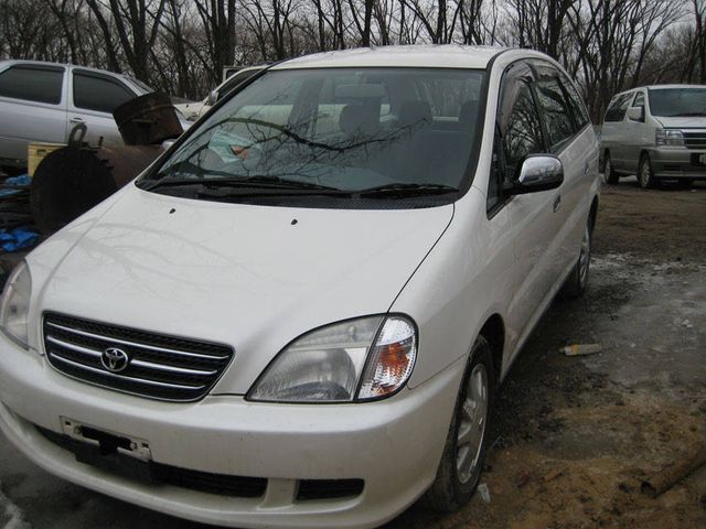 2000 Toyota Nadia