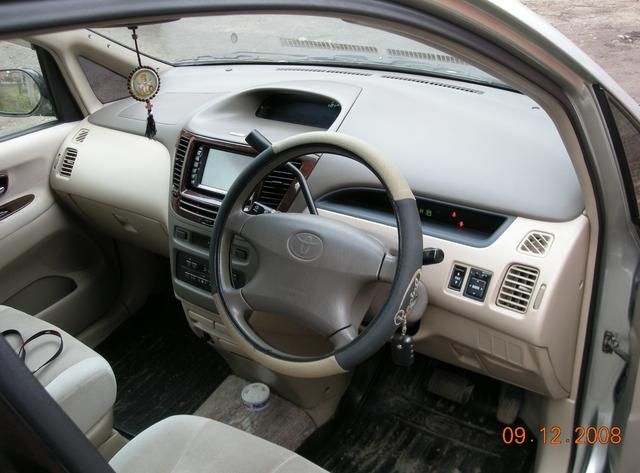 2000 Toyota Nadia