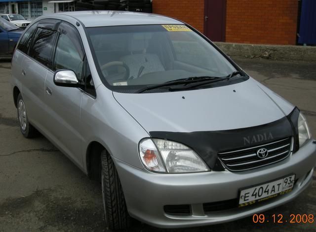 2000 Toyota Nadia