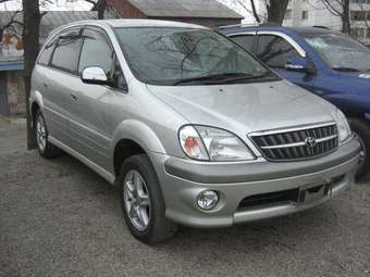 2000 Toyota Nadia