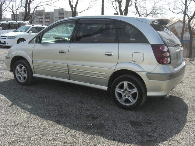 2000 Toyota Nadia
