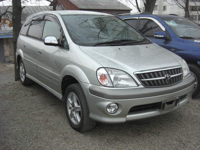 2000 Toyota Nadia