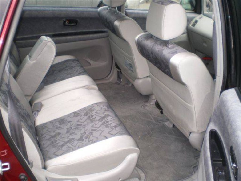 2000 Toyota Nadia