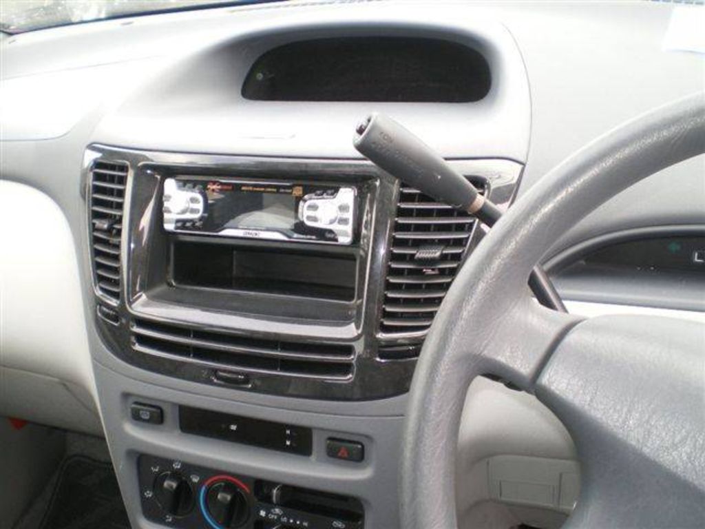 2000 Toyota Nadia