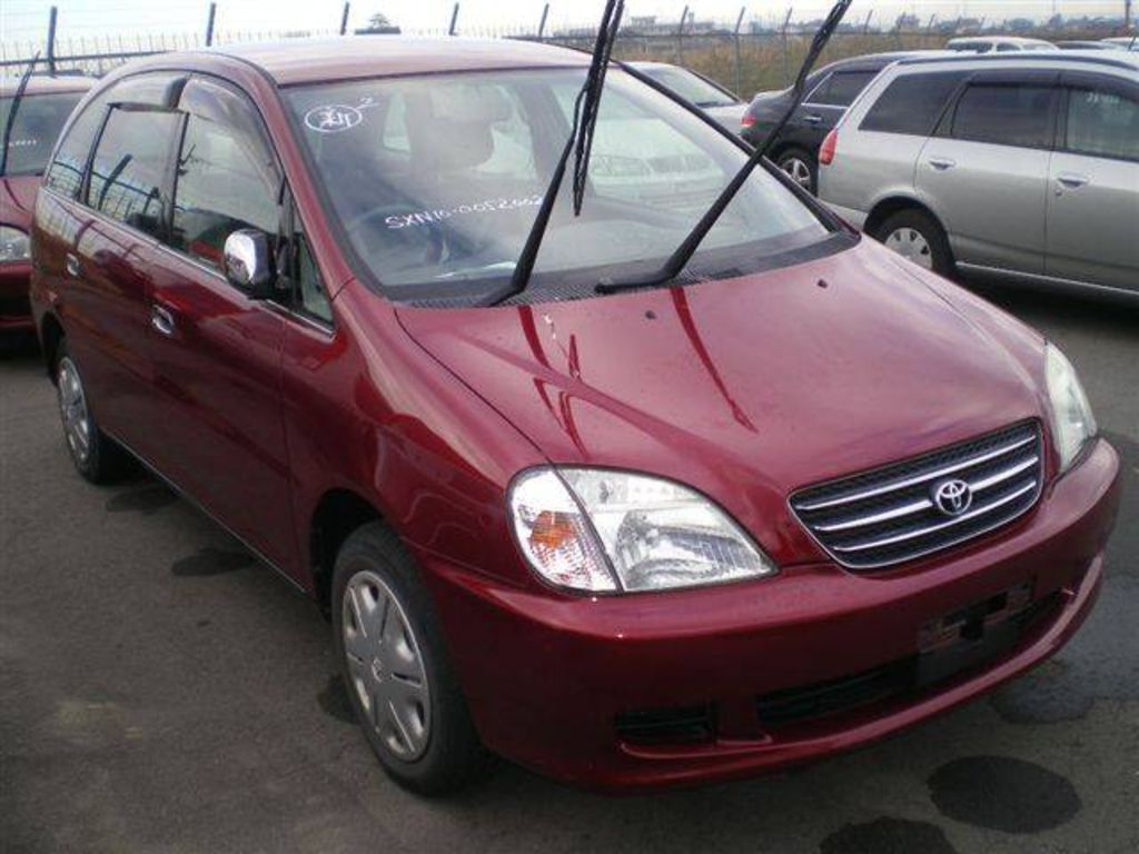 2000 Toyota Nadia