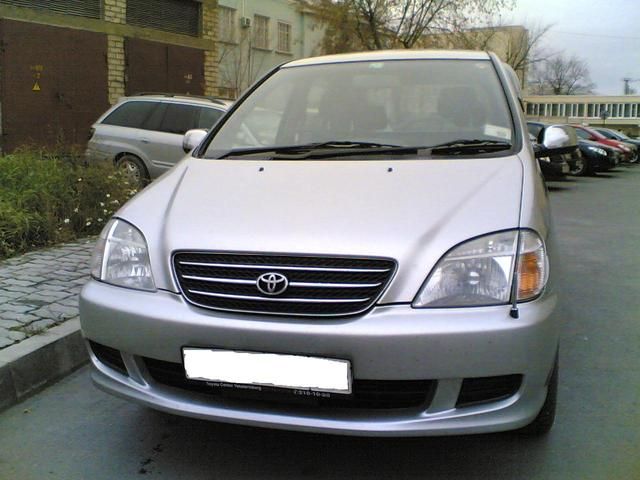 2000 Toyota Nadia