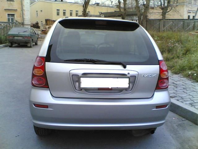 2000 Toyota Nadia