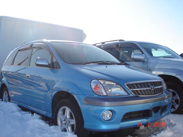 2000 Toyota Nadia