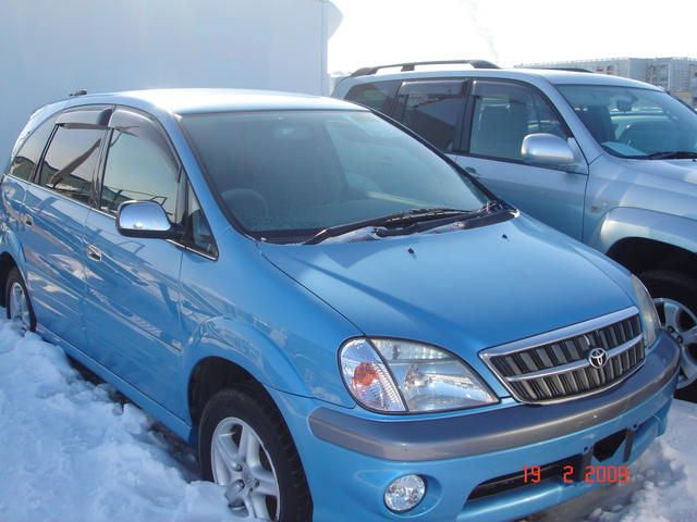 2000 Toyota Nadia