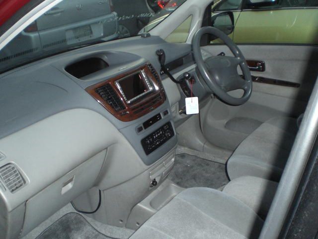 2000 Toyota Nadia