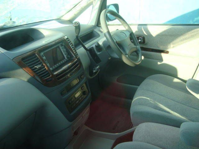 2000 Toyota Nadia