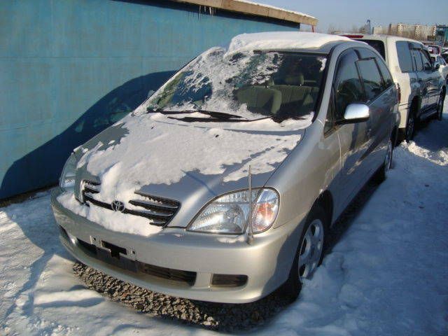2000 Toyota Nadia