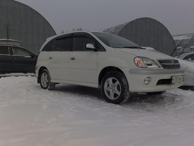 2000 Toyota Nadia