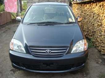 2000 Toyota Nadia