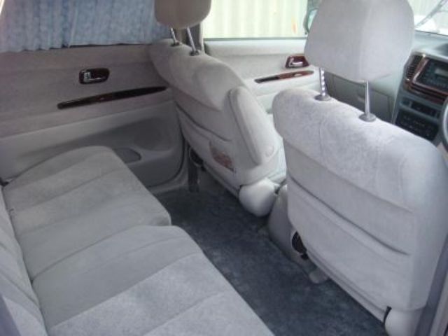 2000 Toyota Nadia