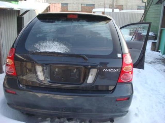 2000 Toyota Nadia