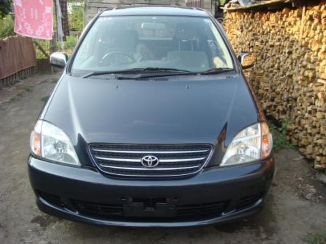 2000 Toyota Nadia