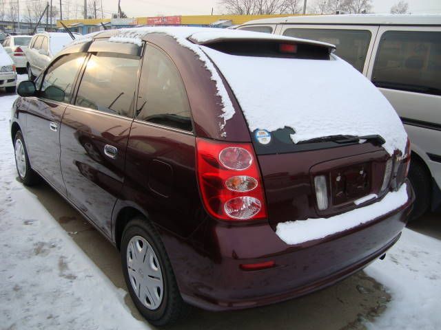 2000 Toyota Nadia