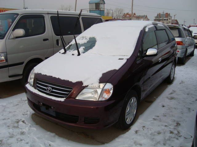 2000 Toyota Nadia