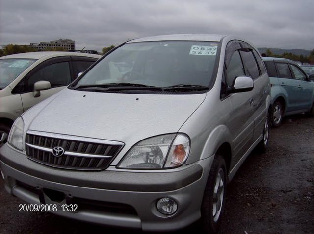 2000 Toyota Nadia