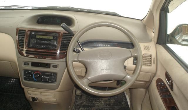 2000 Toyota Nadia